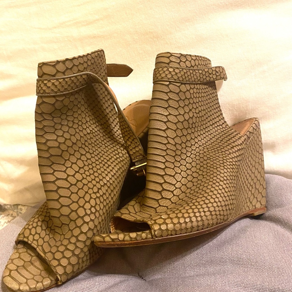 Joie French Designer heels snake pattern